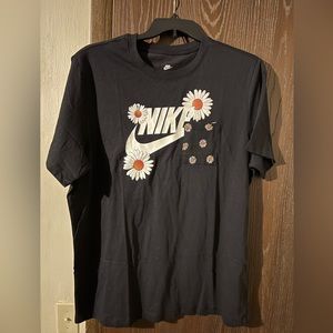 Nike Sportswear Fresh as Daises Shirt